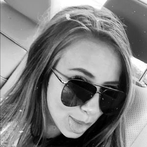 Meet your Posher, Bobbie